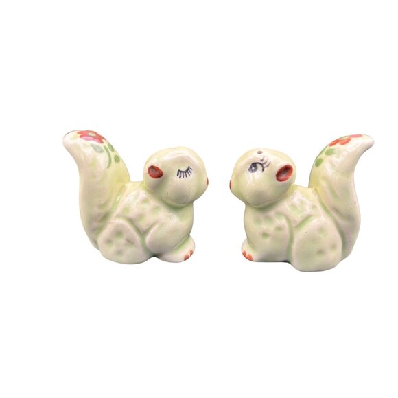 Vintage Ceramic Green Squirrel Salt & Pepper Shakers anthropomorphic. Eyelashes - Picture 1 of 5